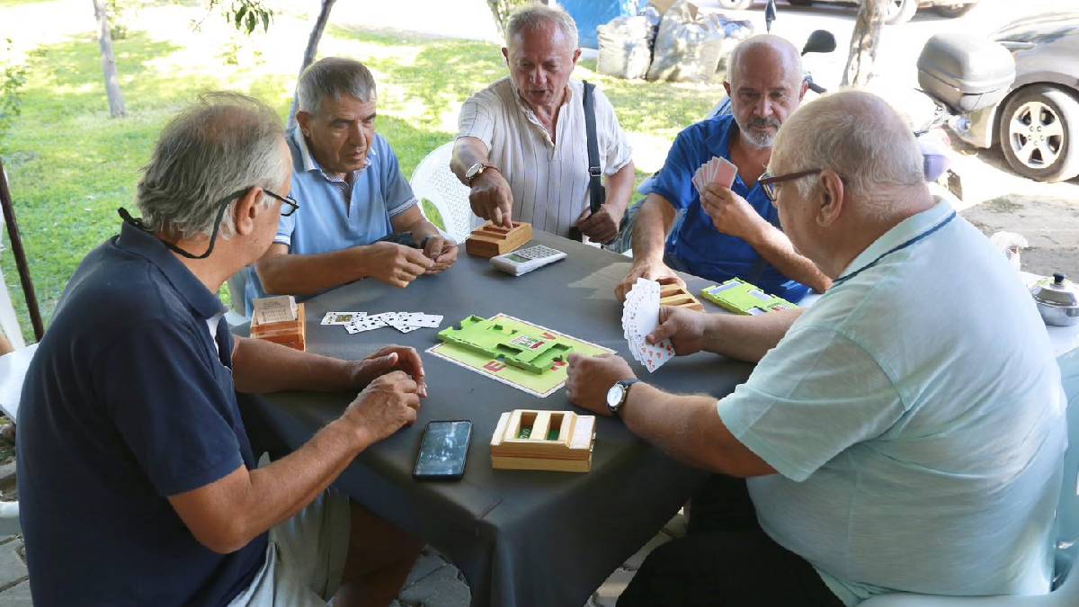 Burhaniye Belediyesi Geleneksel Açık İkili  Briç Turnuvası gerçekleştirildi