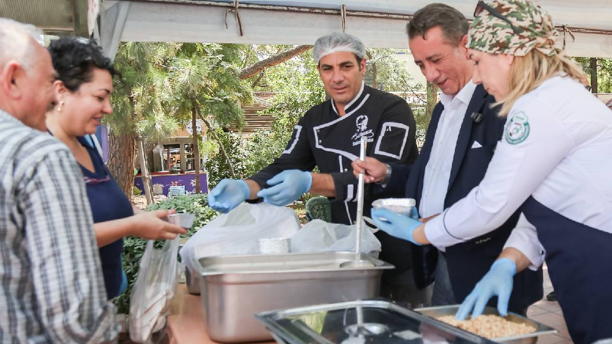 Başkan Yetişkin’den aşure ikramı