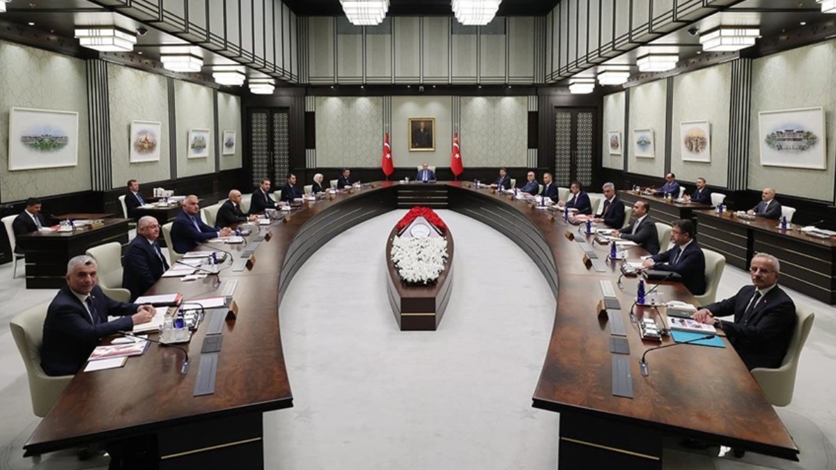 Bakanlar toplantısı başladı: Instagram yasağı ve Meta'ya yaptırımlar da masada