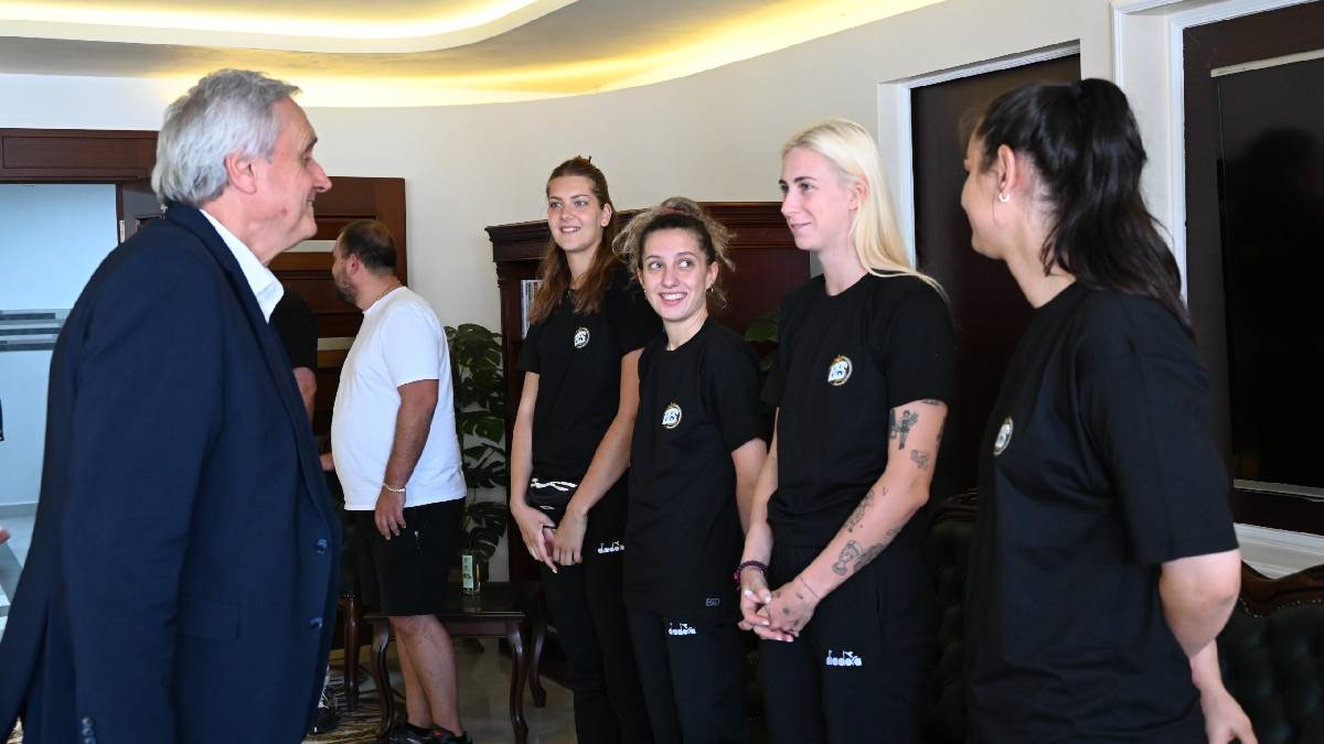 2024-2025 sezonu öncesinde "Bizim Kızlardan" Başkan Bakkalcıoğlu’na ziyaret