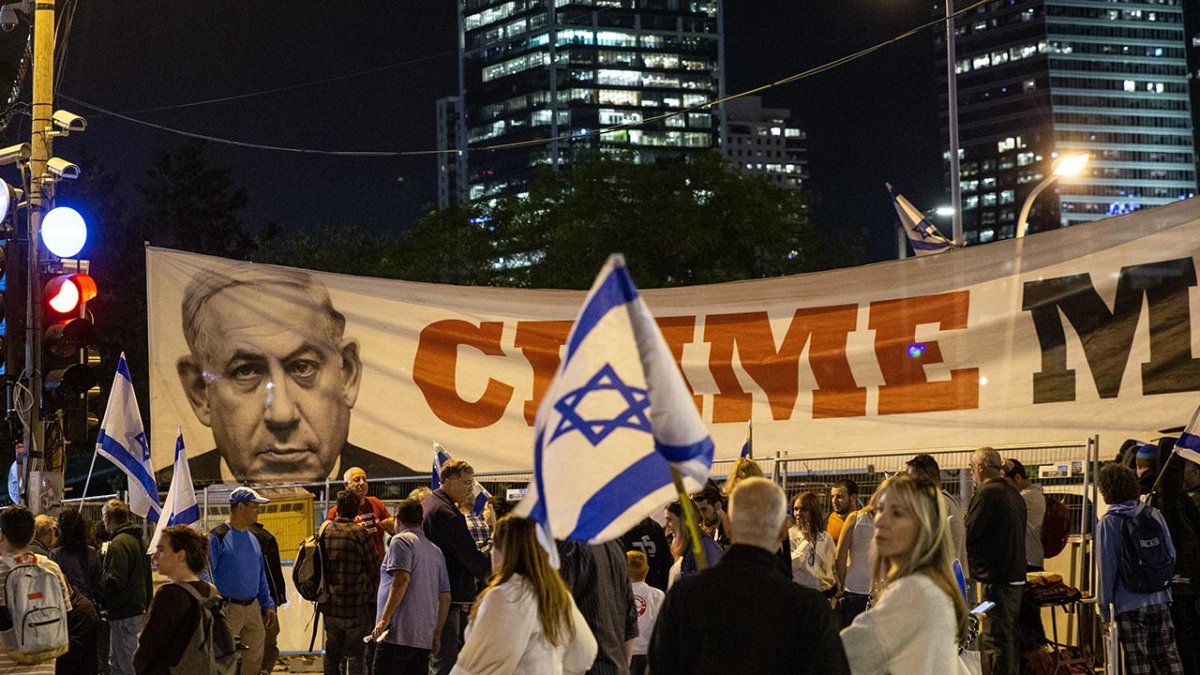 İsrail'in savaşla boğuştuğu günlerde iç karışıklık artıyor: Harediler askerlik şubesini bastı