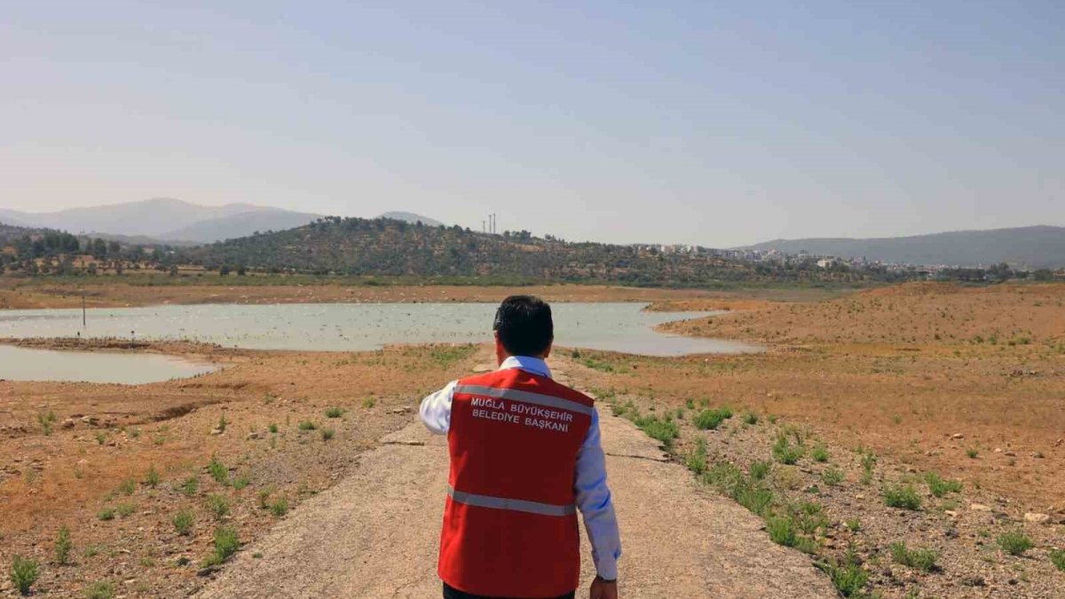 Bodrum'un suyu bitti: Mumcular Barajı tamamen kurudu
