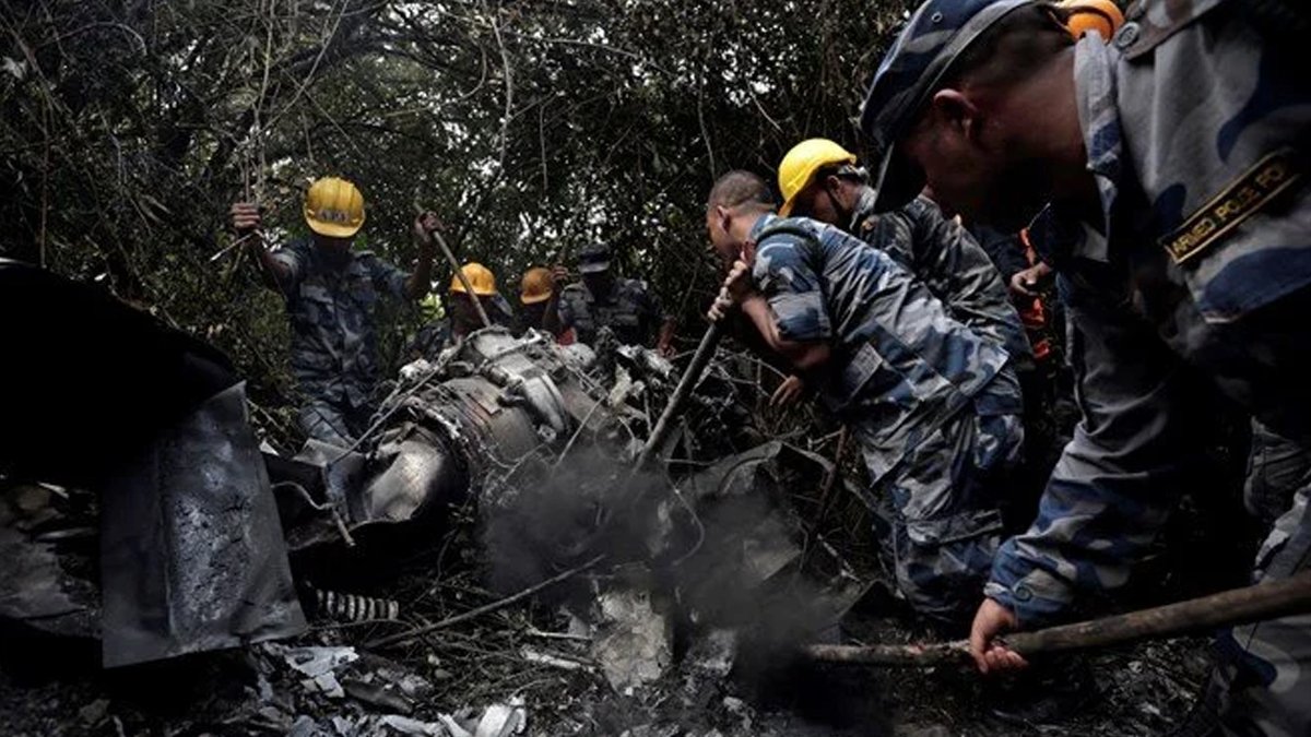 Nepal'de helikopter düştü: 5 ölü
