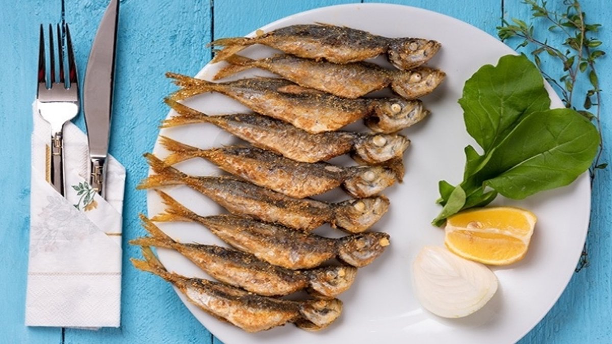 Ortaköy balıkçıları evinize geliyor! İşte istavrit tava tarifi: Dışı çıtır içi yumuşacık pişiyor