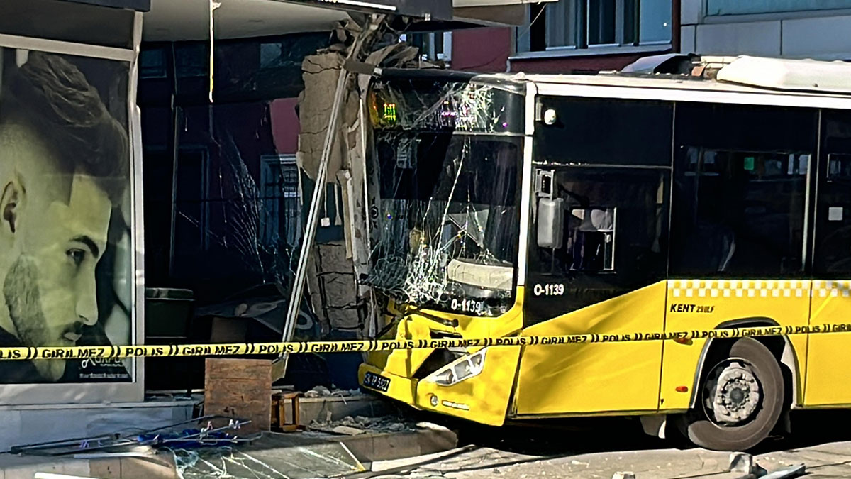 İETT otobüsü binaya çarptı: 6 yaralı