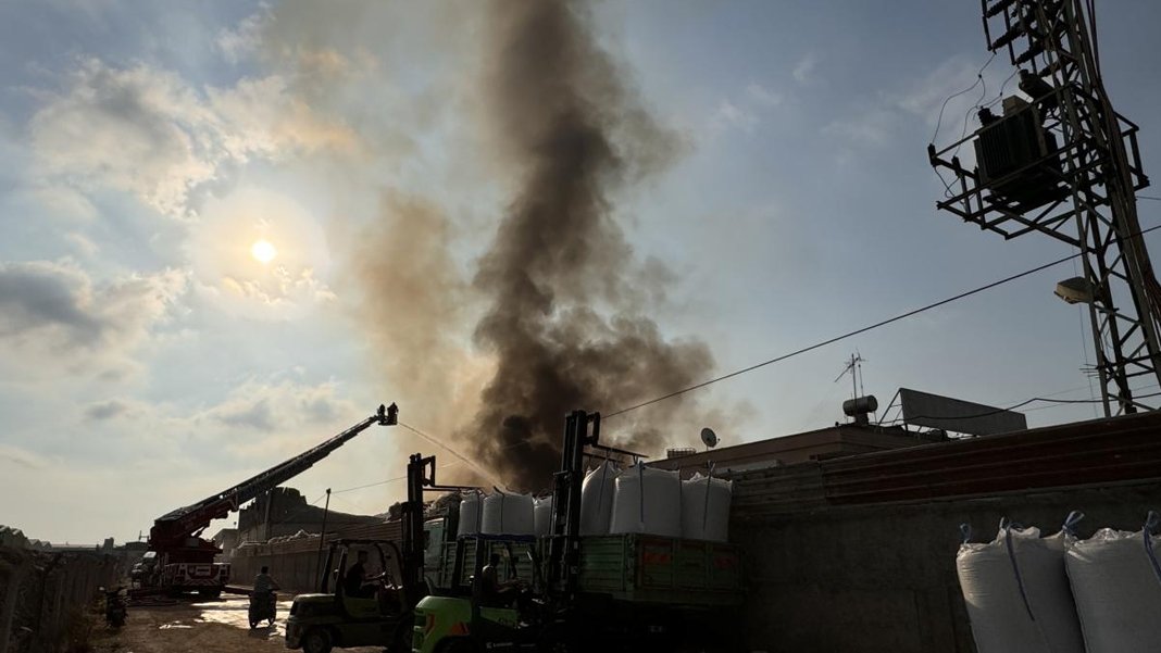 Adana'da geri dönüşüm fabrikasında yangın