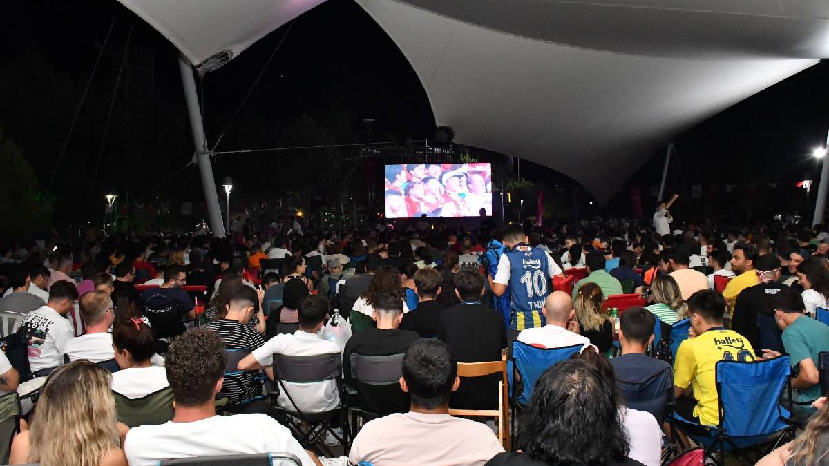 Manisalılar Filenin Sultanları’nı dev ekrandan izleyecek