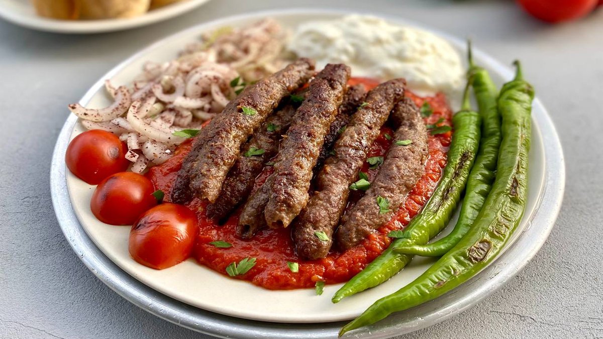 Klasik köfteden sıkılan denesin: Masterchef Tire köfte tarifiyle damaklarda şölen yaşatın!