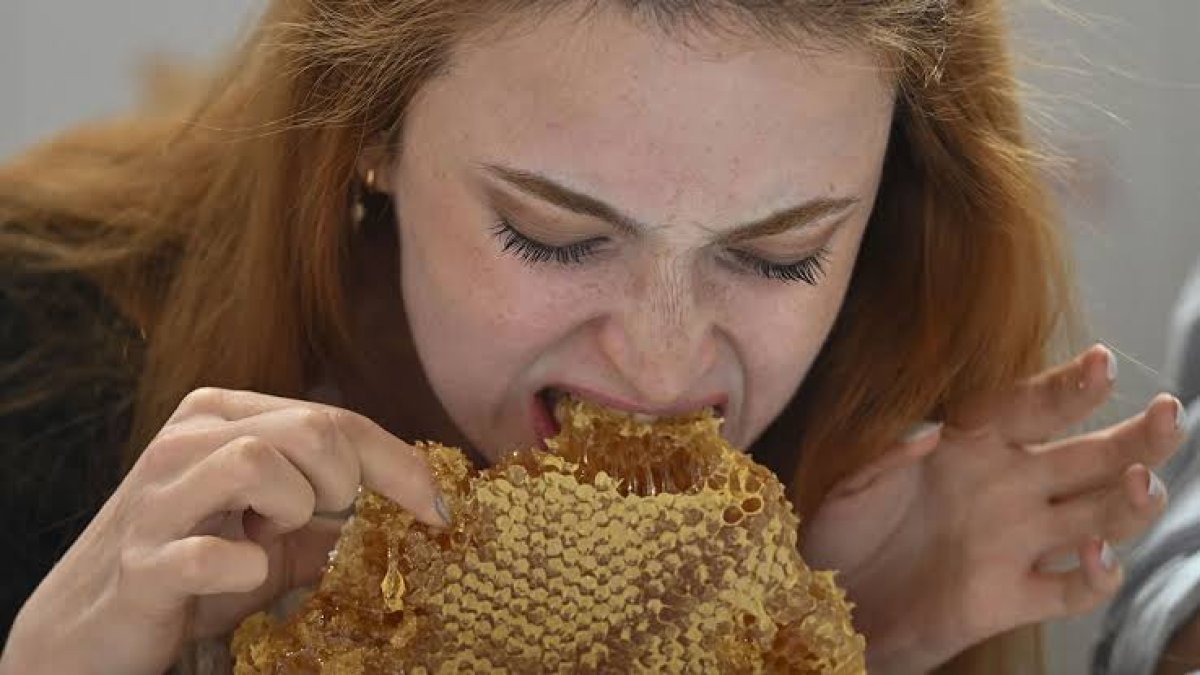 Yediğiniz bal zehre dönebilir! Böyle yiyen felç geçiriyor
