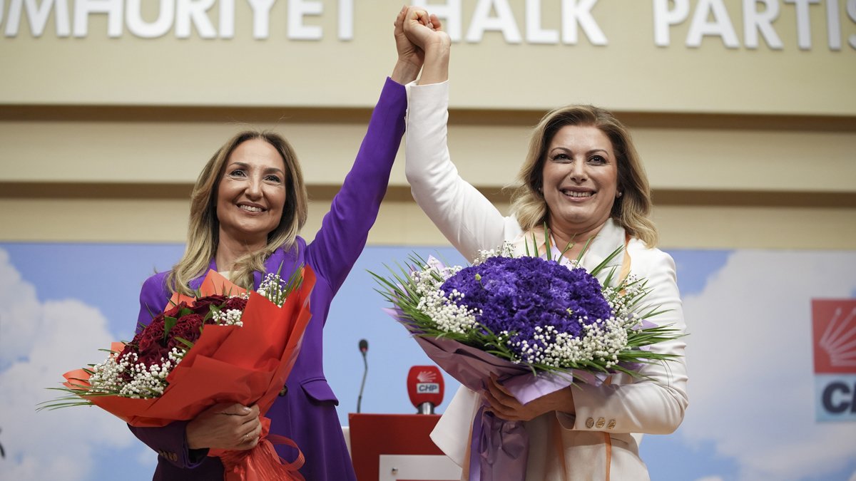 CHP Kadın Kolları'nda devir teslim: Asu Kaya, görevi Aylin Nazlıaka'dan devraldı