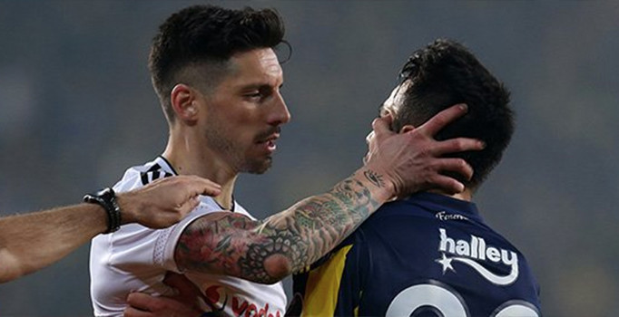 Beşiktaş Jose Sosa'yı AC Milan'a sattı mı? Açıklama geldi...