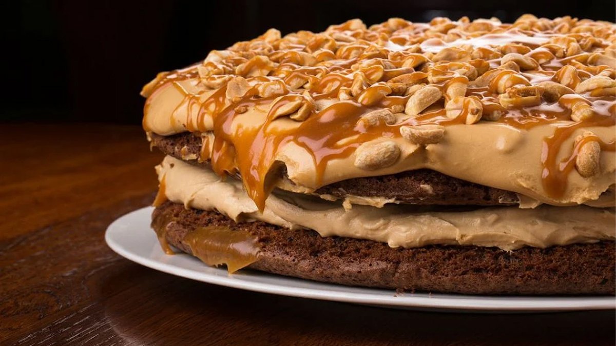 Pastanedekilere taş çıkarıyor! Hazır almaya eliniz gitmeyecek, Borcamda nefis snickers pasta tarifi