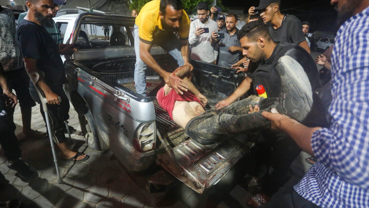 İsrail ordusu Gazze'de okula saldırdı: En az 100 Filistinli hayatını kaybetti