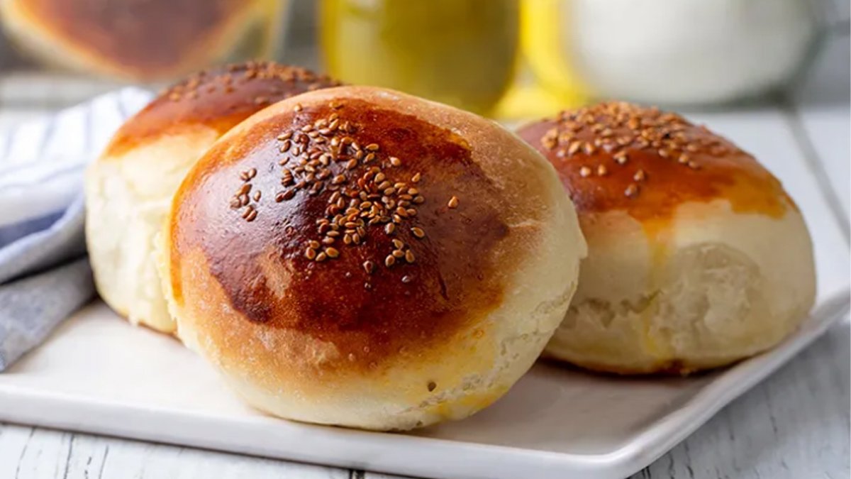 Tepsiden dolup taşıyor! Fırına girer girmez kabarıyor, pamuk gibi poğaça tarifinin püf noktası buymuş