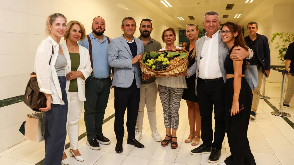 Genel Başkan Özel’e ‘Bardacıklı’ davet