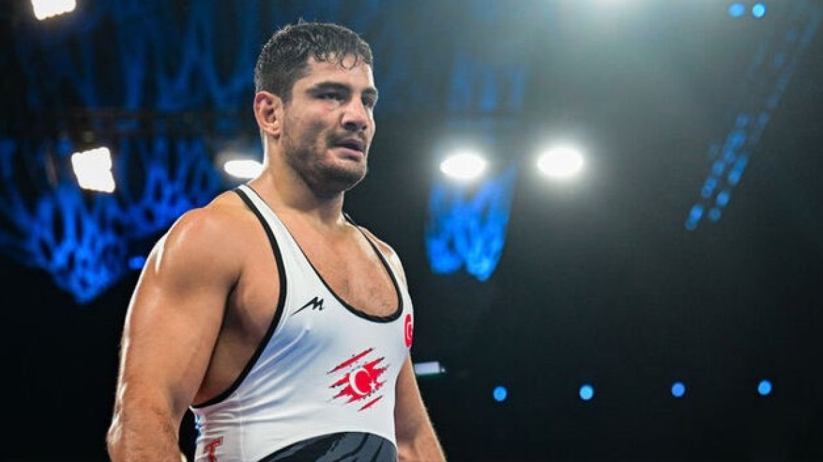 Milli güreşçi Taha Akgül'den bronz madalya