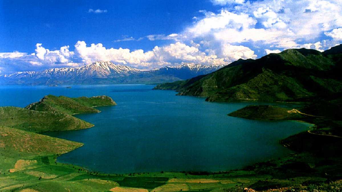 Türkiye'nin en büyük gölü iki ili karşı karşıya getirdi: Biri ‘ilçemiz olun’, diğeri ‘gölü bize verin’ diyor