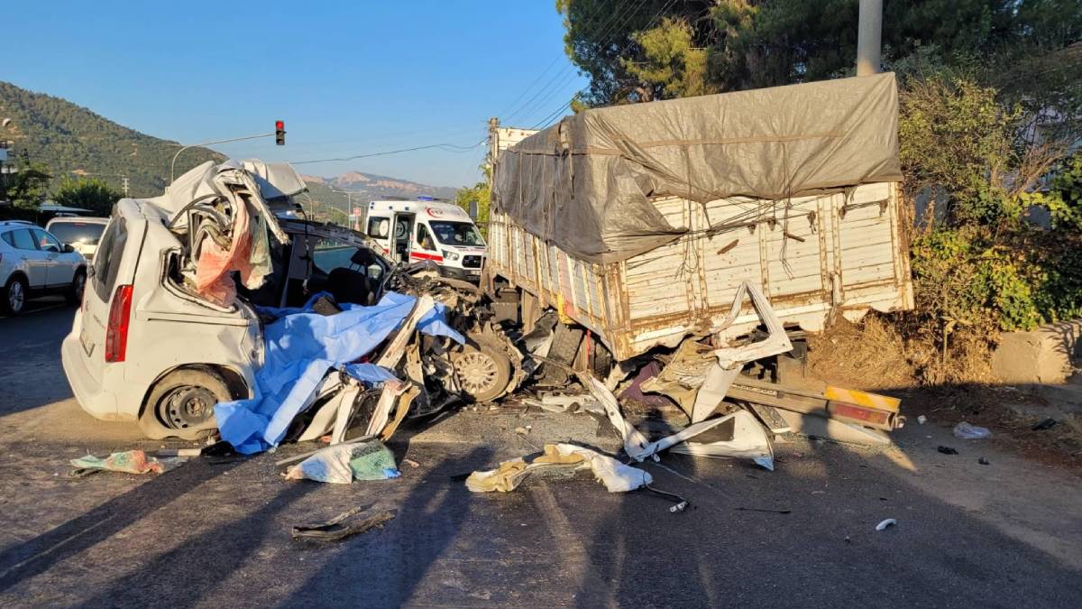 Manisa'da feci kaza: 4 kişi öldü, 3 ağır yaralı