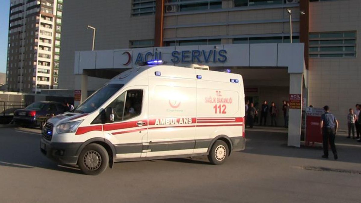 Düğünde bıçaklı sopalı kavga! 2 ağır yaralı