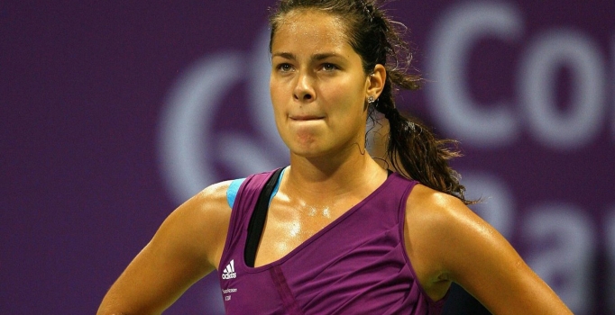 Ana İvanovic ikinci 
tura rahat yükseldi