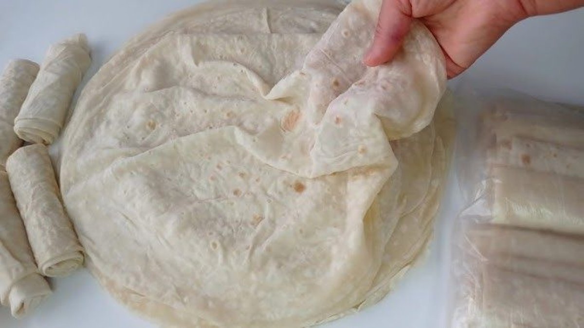 Yufka açarken maden suyu kullanın, börek çıtır çıtır oluyor