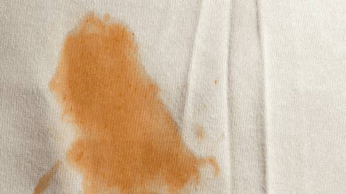 Halıdan karpuz lekesi nasıl çıkarılır? İz kalmıyor