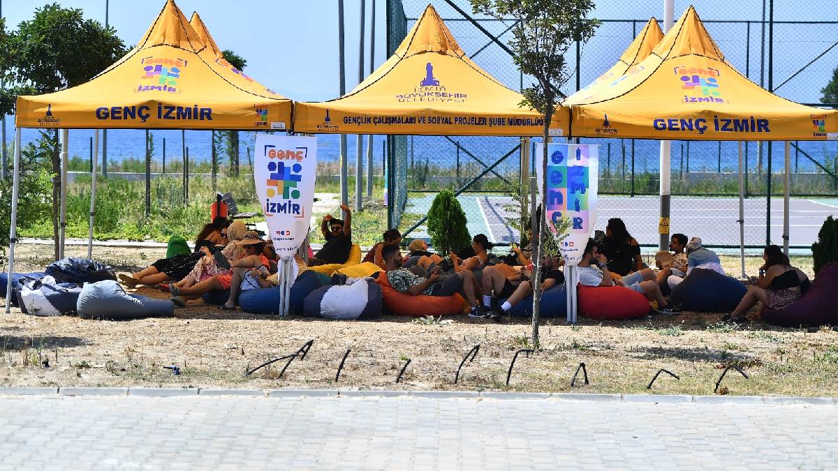 Gençler Özdere’deki gençlik kampında gönüllerince eğleniyor