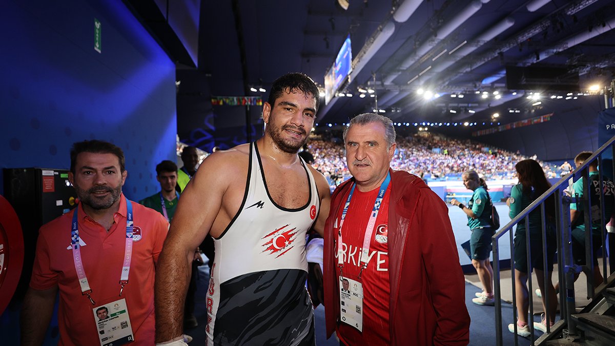 Bakan Bak'tan Paris 2024 değerlendirmesi: Suçu federasyonlara attı kendini ayırdı