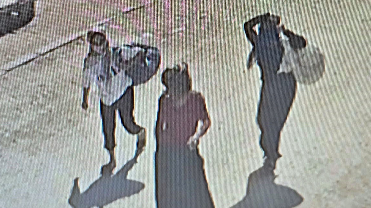 Hırsızlık için o kılığa girmişler: Polis bile yakalayamadı! Hâlâ aranıyorlar, anbean kamerada