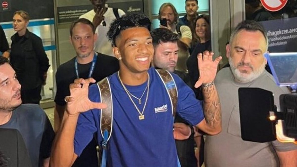 Beşiktaş'ın yeni transferi Cher Ndour İstanbul'da