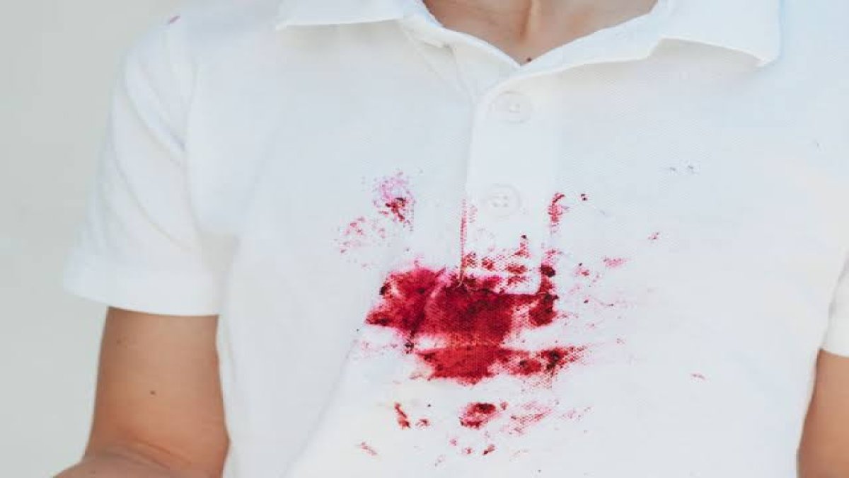 Limonla vişne lekesi nasıl çıkar? Anından beyazlatıyor