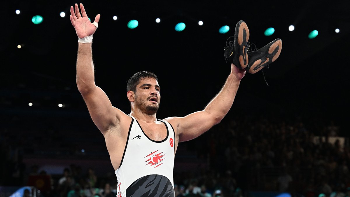 Taha Akgül'den hakemlere tepki: Ülkenin kaderiyle oynadılar