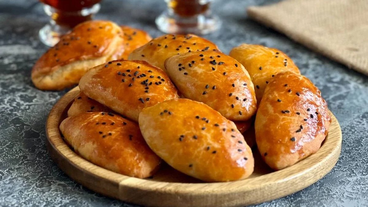 Hamuruna krema ekleyin, lezzet farkını görün! Kokusunu komşular bile geliyor... İşte kremalı poğaça tarifi