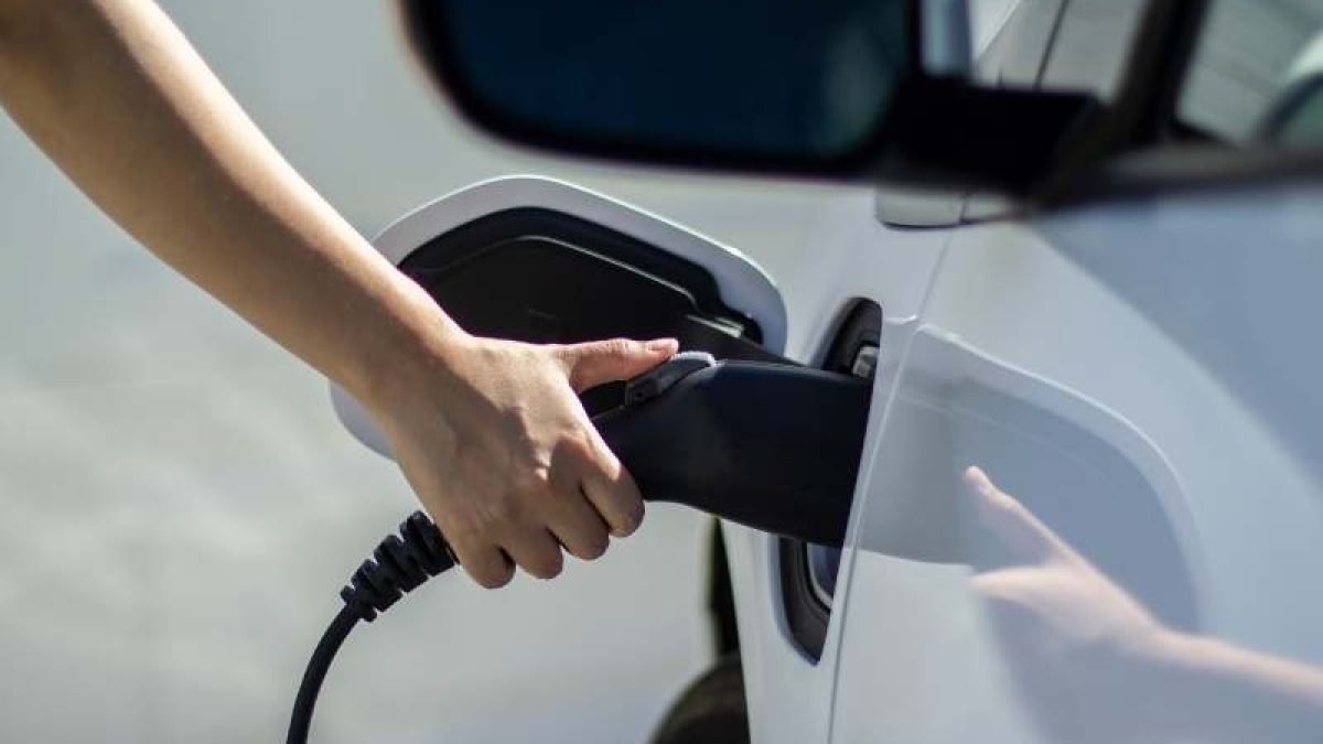 Elektrikli otomobili olan yandı! Şarj sınırı geliyor: Her dakika için ceza kesilecek, peki Türkiye'de uygulanacak mı?