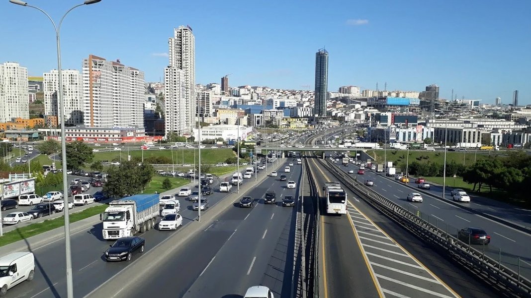 İstanbullular dikkat! Metrobüs yolunda 45 günlük 'beyaz yol' çalışması