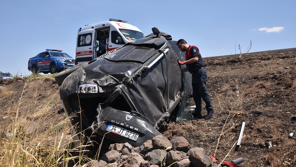 Şanlıurfa'da otomobil şarampole devrildi: 2 ölü, 2 yaralı