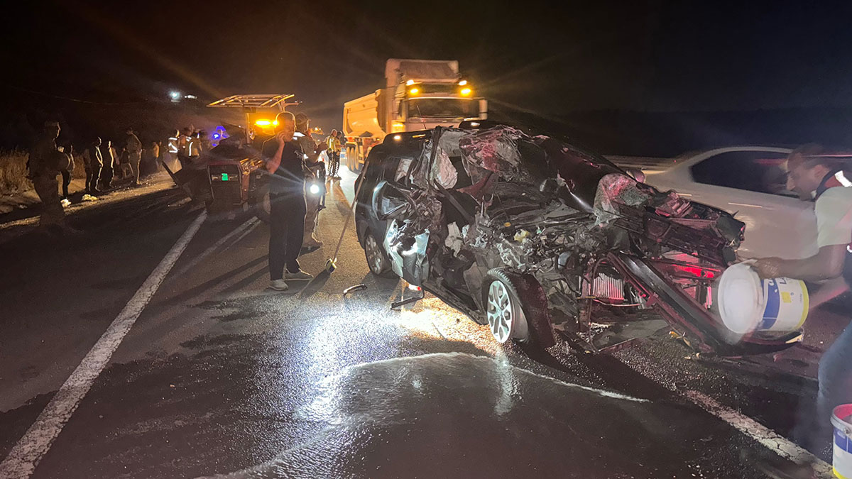 Traktöre arkadan çarptı: 1'i bebek 2 kişi hayatını kaybetti