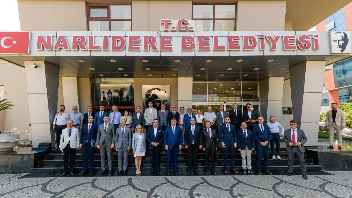 Başkan Tugay’ın koordinasyon mesaisindeki durağı Narlıdere oldu
