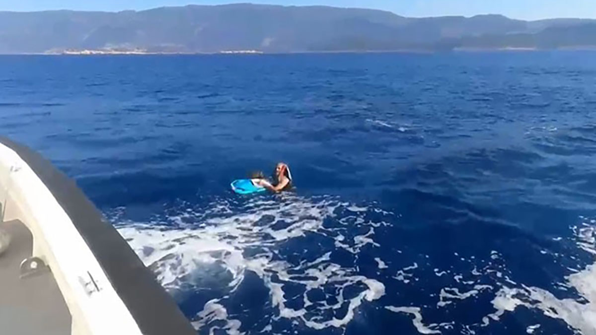 Cezaevinden izinli çıkan hükümlü yüzerek kaçarken yakalandı