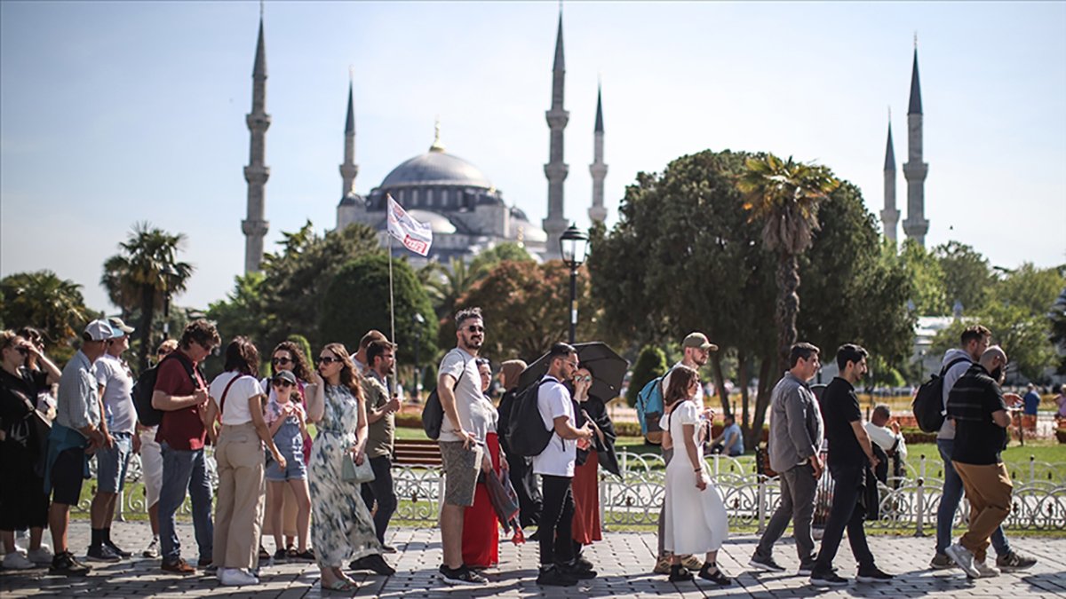 İstanbul'a gelen yabancı turist sayısı belli oldu: İlk sırada Ruslar var