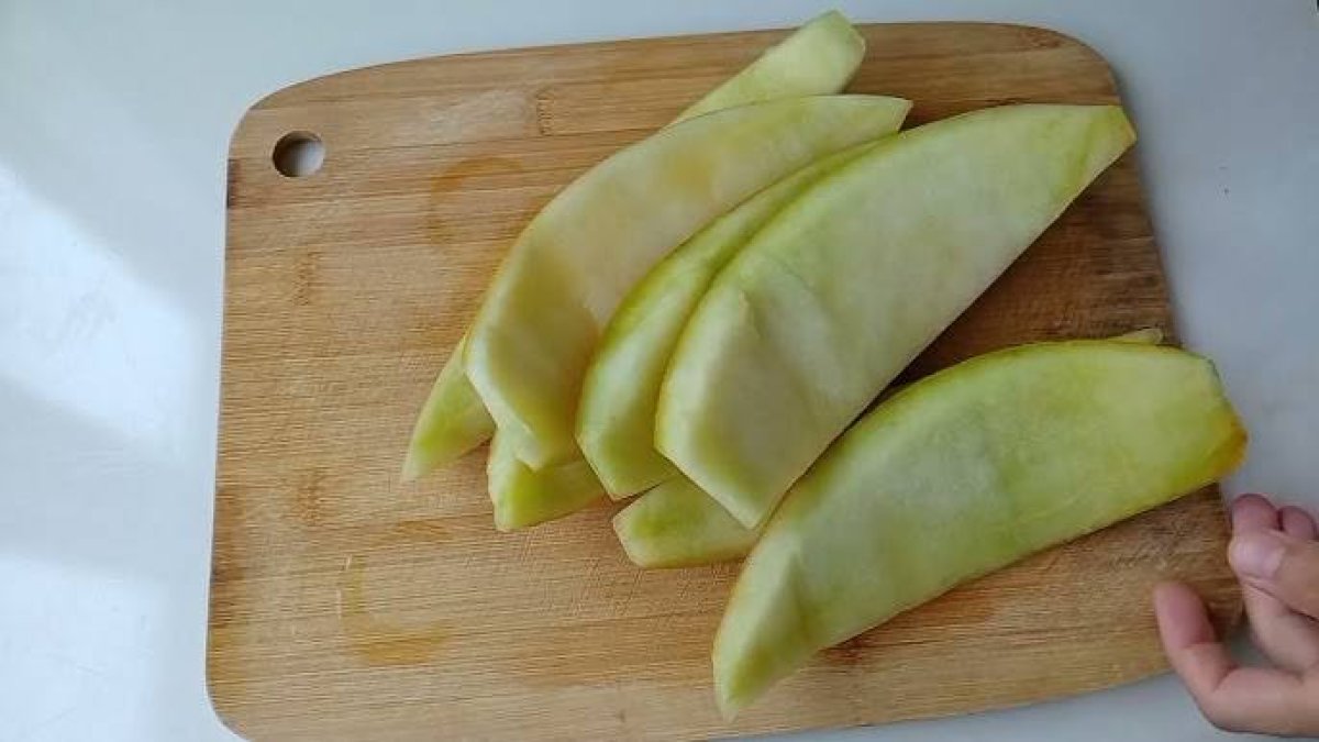 Kavun kabuğunu çöpe değil blendera atın: Bu tatlıyı yiyen tarifini soracak, çok kolay