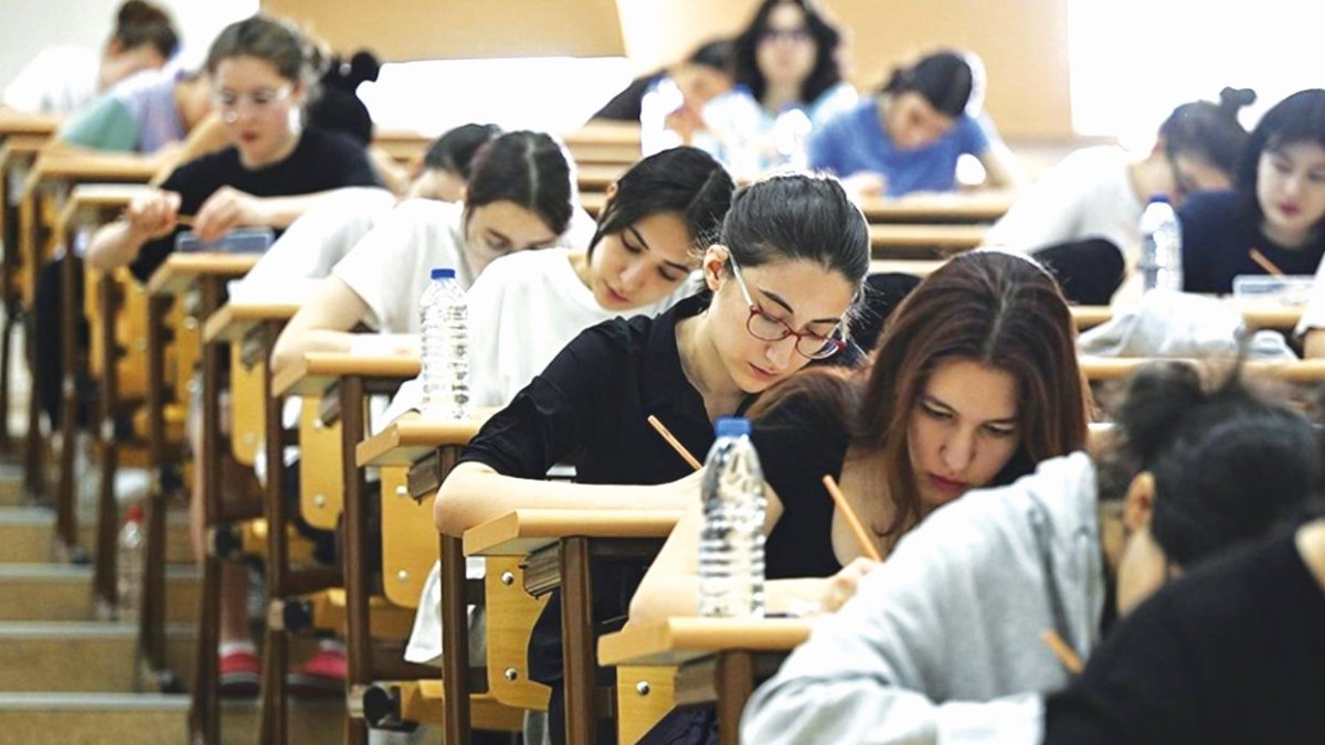 8 yılda 3 milyon öğrenci üniversiteyi bıraktı: ‘Okuyup da ne olacak’ dedirten sistem