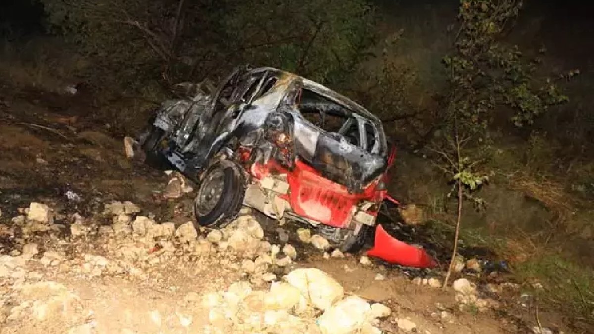 Tokat'ta yolcu otobüsü ile çarpışan otomobil alev aldı: Ölü ve yaralılar var