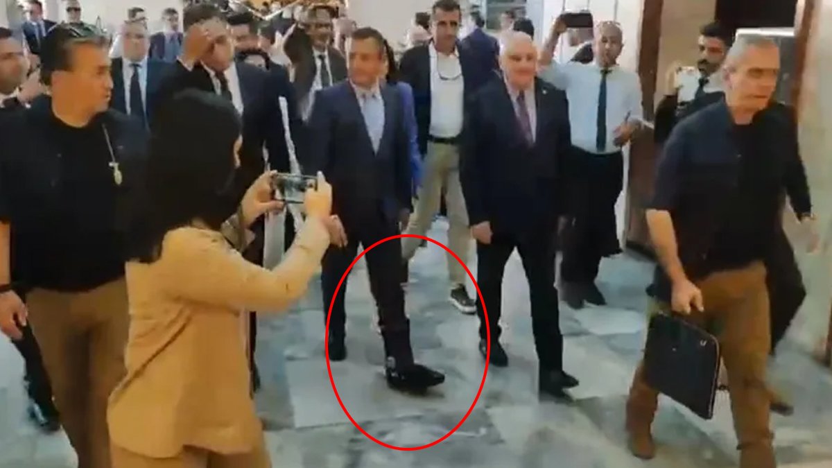 Özgür Özel TBMM'de Can Atalay özel oturumunda: Kırık ayağıyla ilk kez görüntülendi