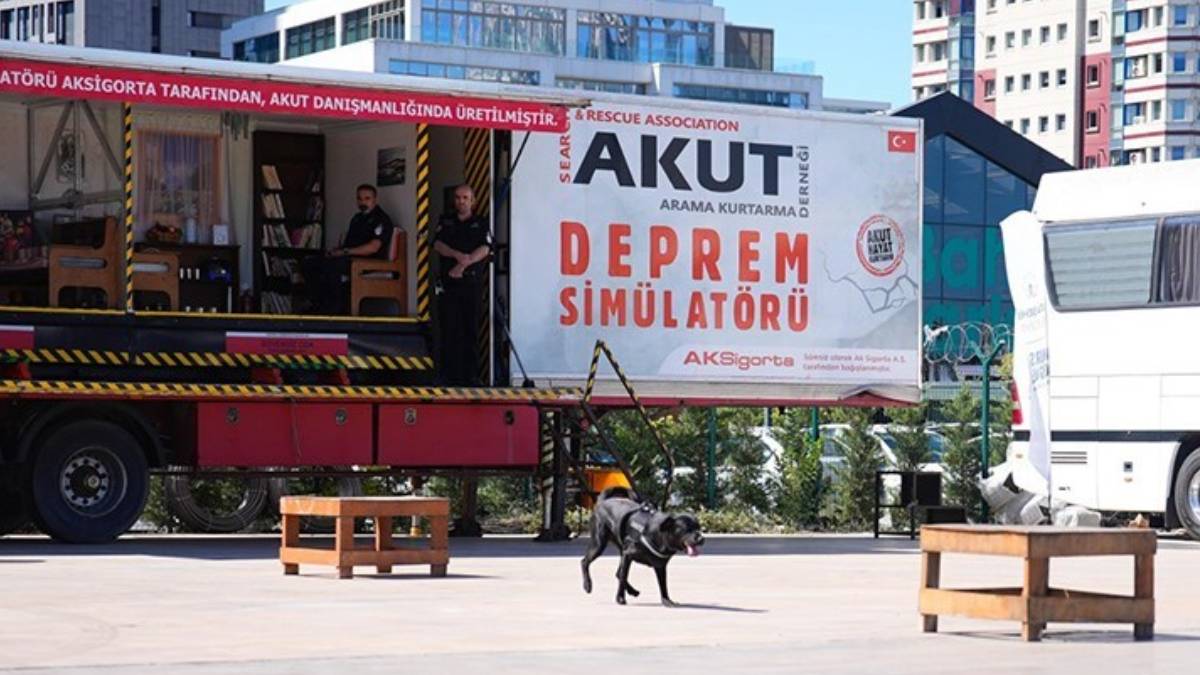 Ataşehir'de 17 mahalleye deprem konteynerı yerleştiriliyor