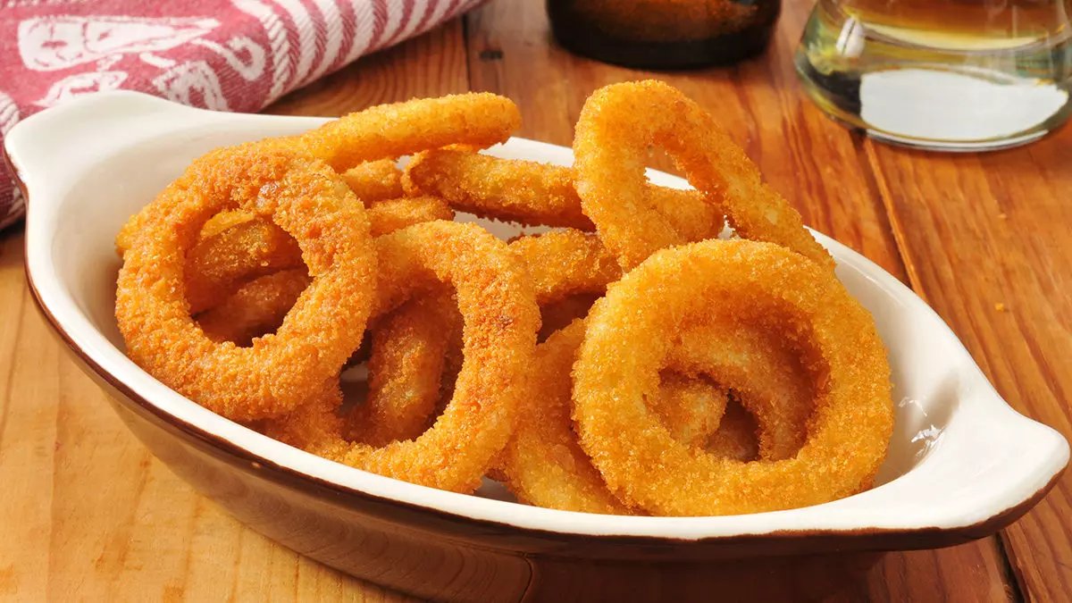 Fast Food restoranlarına bin basıyor! İşte nefis çıtır soğan halkası tarifi