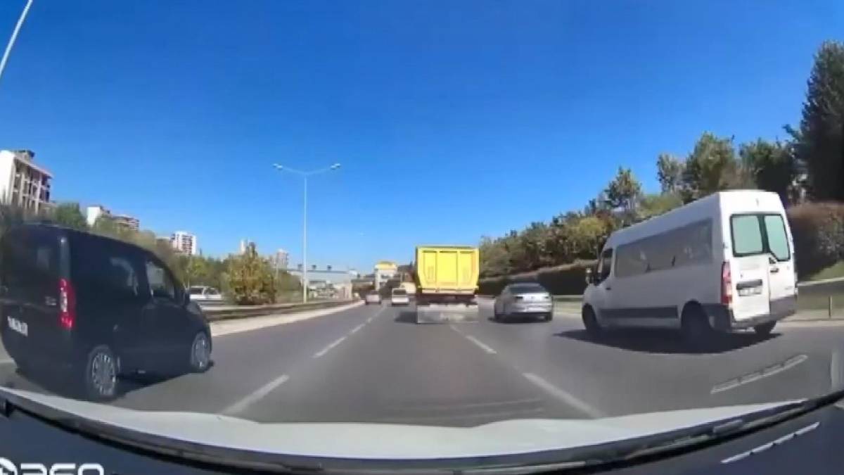 'Yol verme' tartışması kamerada: Kamyon şoförü trafikte otomobili sıkıştırdı