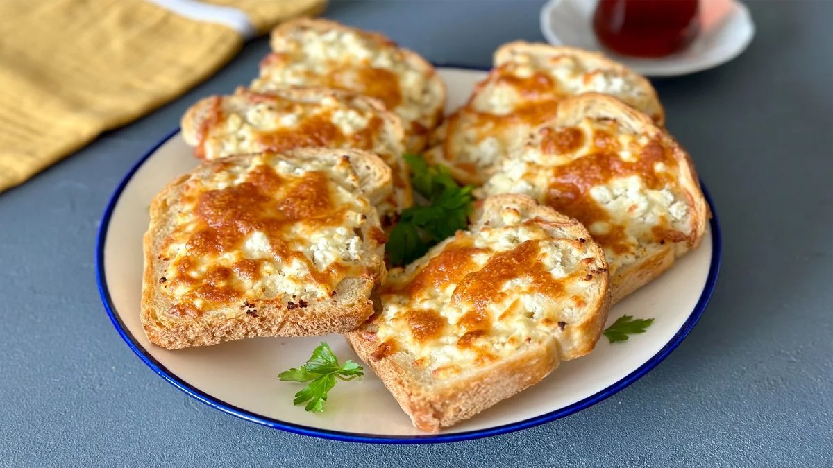 Bu tarif için ekmek bayatlatılır! Soğan ve bayat ekmek varsa deneyin, kahvaltıda silip süpürülüyor