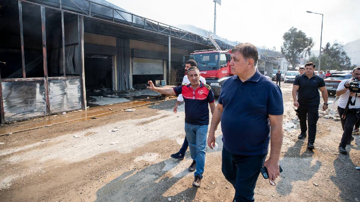 Başkan Tugay yangının etkilediği bölgelerde incelemelerde bulundu
