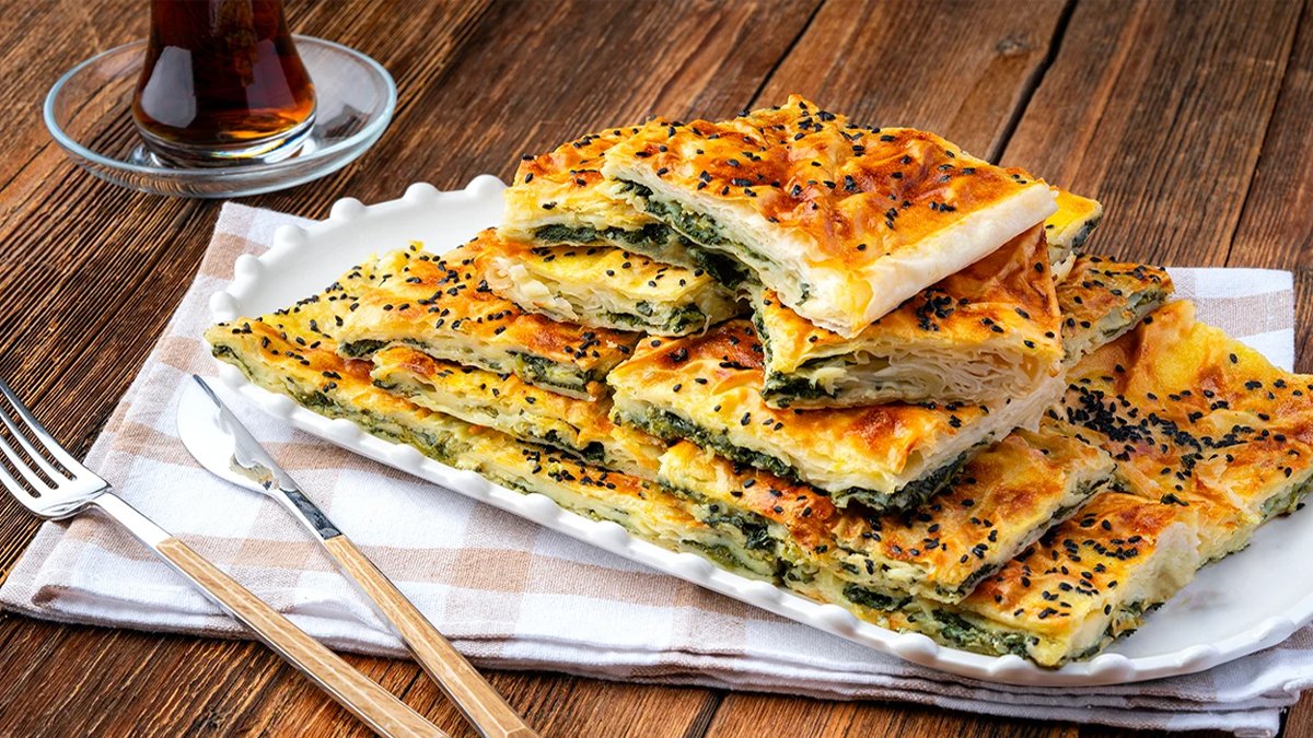 Ispanağı unutun! İşte kıymalı semizotu börek tarifi: Tepsi tepsi yapılıyor, bir tane alan övmekten yiyemiyor